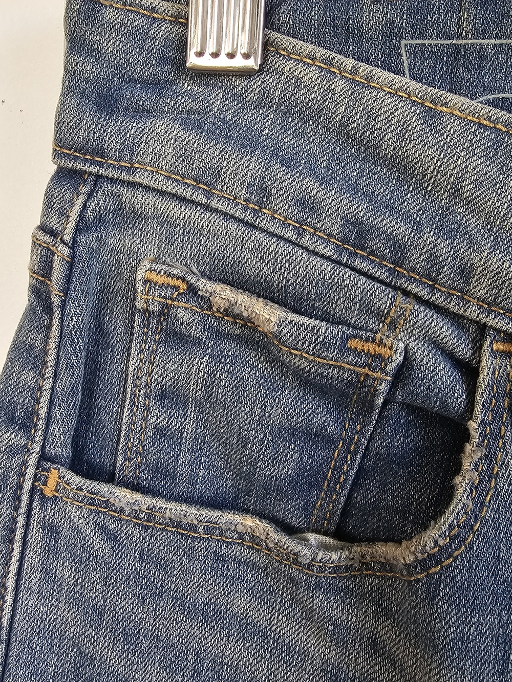 LEVI'S Faded Distressed High Rise Skinny - Picture 4 of 8